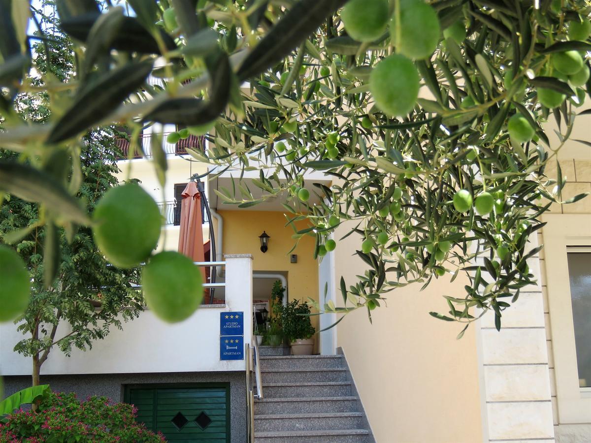 Apartments Kojan Omiš Buitenkant foto